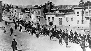 Kolumna ormiańskich więźniów, kwiecień 1915 r. 
