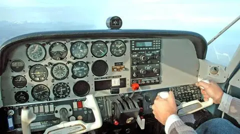 Pilot zemdlał, pasażer poleciał