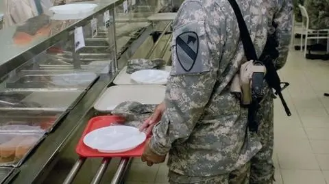 Żołnierze znów trafią do kuchni, latryny i na wartę. "Stan pokoju" w US Army