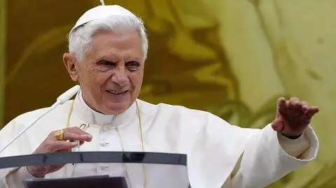 "Papież powinien złożyć dymisję"