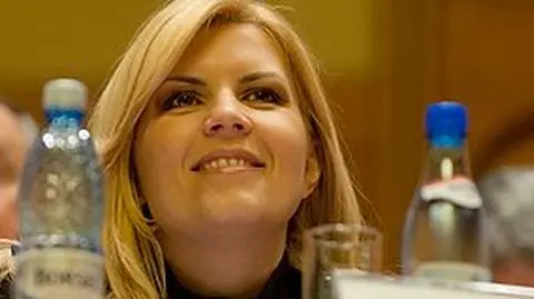 Awantura 
o sukienkę pani minister