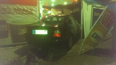 Pijany policjant wjechał w budynek. Stracił pracę