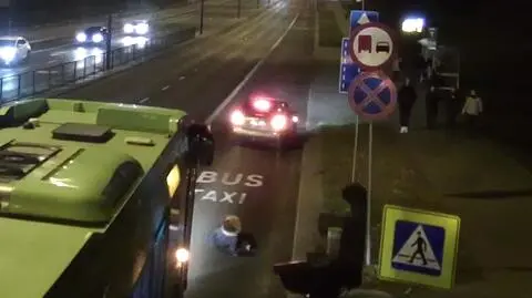 Olsztyn. Autobus wjechał na czerwonym i potrącił pieszą na przejściu