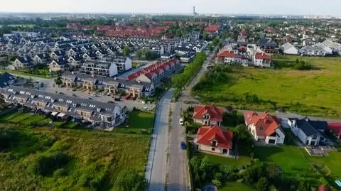 Zamiast wspólnej drogi wybudowano dwie. Równoległe