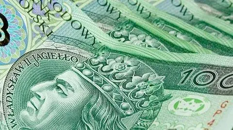 Oddała oszustom ok. 60 tysięcy złotych