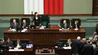 Mowa nienawiści naganna. Ale co to są "naturalne lub nabyte cechy osobiste"?