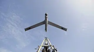 Scan Eagle startujący z katapulty na okręcie