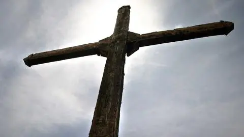 Większości Polaków krzyż nie przeszkadza