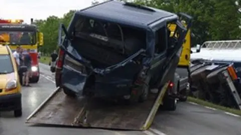Dziewięciu rannych po czołówce busa z cysterną