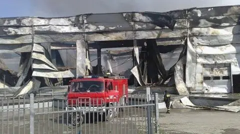 Trzecią dobę gaszą, nawet deszcz nie pomógł.
