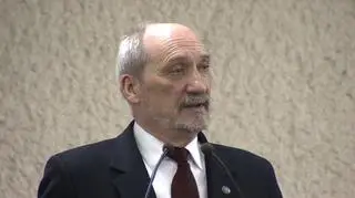 Antoni Macierewicz krytykuje zespół Laska