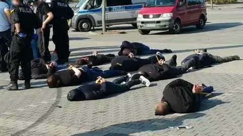 Akcja policji przed centrum handlowym w Krakowie