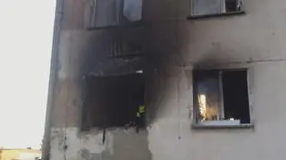 Pożar wybuchł na parterze w bloku