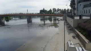 Rzeka zalała bulwar 