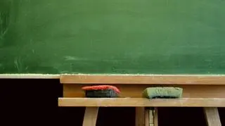 Mężczyzna na razie nie prowadzi zajęć w szkole 