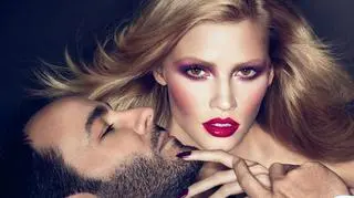 Tom Ford z modelką Larą Stone w reklamie autorskiej linii kosmetyków