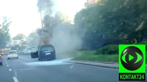 Auto w płomieniach. Nie udało się go ugasić