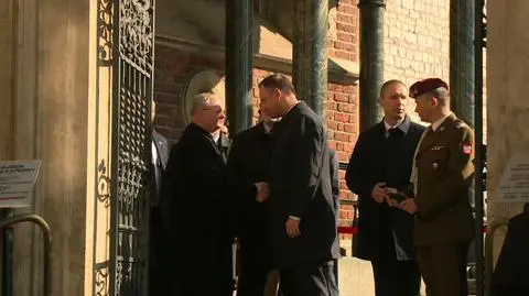 Andrzej Duda złożył kwiaty w krypcie na Wawelu