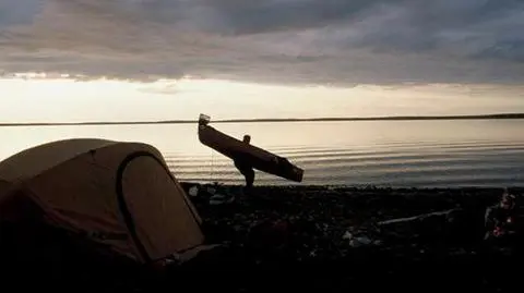 Sam na sam w canoe. Podróż na fali nieokiełznanej Amazonki