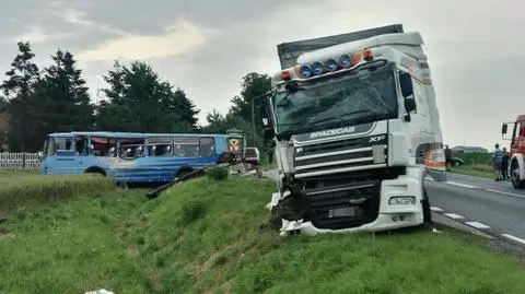 Wielu rannych w zderzeniu ciężarówki z autobusem