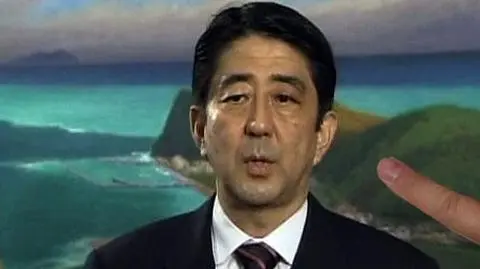 Premier Japonii dostał palec opozycjonisty