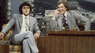 Dwaj najwięksi konkurenci - Jay Leno i David Letterman. Ten pierwszy wielokrotnie był gościem w programie drugiego m.in. w 1979 roku