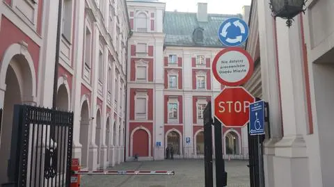 Dziedziniec Urzędu Miasta Poznania nie dla samochodów