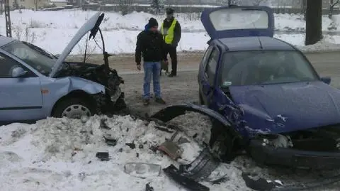 Jedna osoba ranna w wypadku. Śliskie drogi w górach