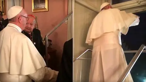 Papież Franciszek przed wyjściem do okna na Franciszkańskiej