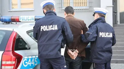 Policja zatrzymała trzech mężczyzn i kobietę podejrzanych o