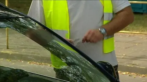 Wprowadzili własne opłaty i zarabiali "na parkingowego"