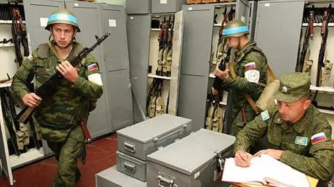 Kto miałby nadzorować strefę zdemilitaryzowaną? Rosyjskie "siły pokojowe"?