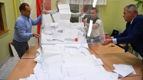 Komisje wciąż liczą głosy