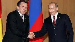 Władimir Putin i Gerhard Schroeder w Moskwie 9 Maja 2005 r