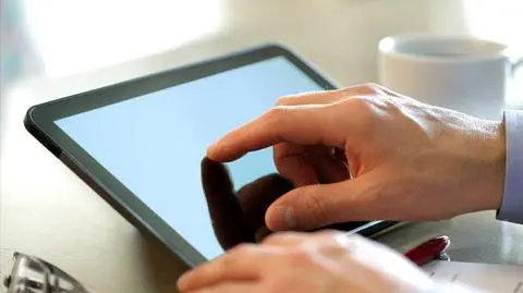 W samolotach LOT-u będzie można używać tabletów i smartfonów