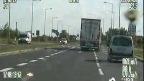 Jechał za szybko, wyprzedzał przed pasami. Kierowca tira stracił prawo jazdy