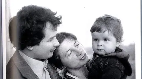 Na zdjęciu: Marta Kaczyńska z rodzicami w Sopocie, 1981 rok. Na wideo: Jarosław Kaczyński wypowiada się na temat książki bratanicy