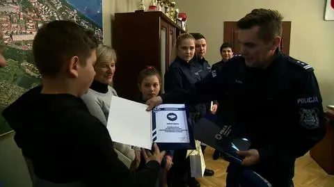 Thirteen-year-old Kacper has been rewarded by the police for his swift reaction that helped to save the life of a 47-year-old man