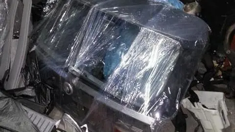 Policja weszła do "dziupli". Odzyskała luksusowe samochody