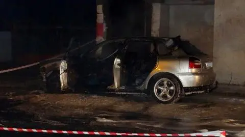 Spłonął samochód, w środku dwa zwęglone ciała