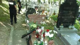 Zdewastowane groby na słupskim cmentarzu