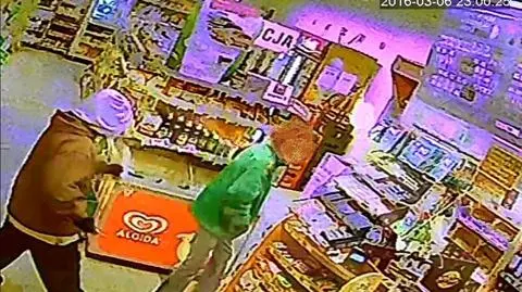 Groził nożem kasjerce i zabrał pieniądze. Szuka go policja