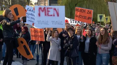 Monday&#039;s 8th-grader exams took place as planned, despite the teachers&#039; strike