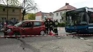 Autobus zderzył się z osobówką 