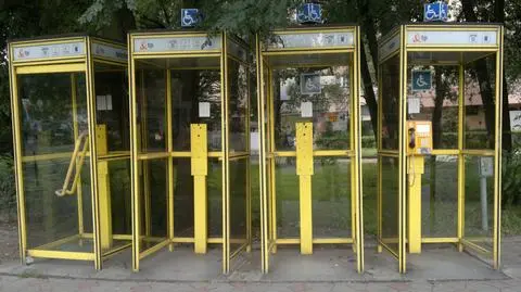 Telefony znikają, zostają puste budki