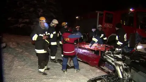 Paralotniarz spadł na drzewa. 
"Wisiał 12 godzin" 