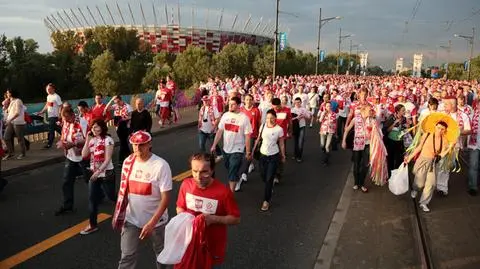 Kibice opuszczają Stadion Narodowy