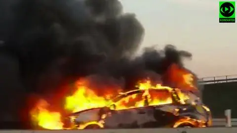 Nowostawy: Auto w płomieniach na A2