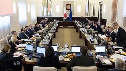 Rząd PiS wypłacił sobie kilkanaście razy większe nagrody niż poprzednicy 