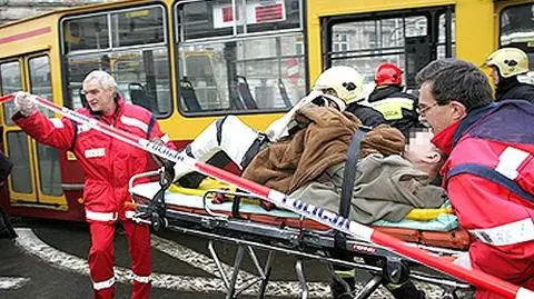 Łódź: 12 osób rannych po zderzeniu tramwajów